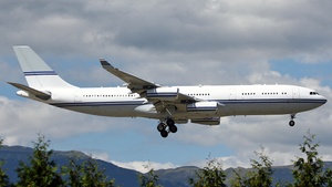 Photo of HZ-124 - Airbus A340-213 operated by Saudi Royal Flight