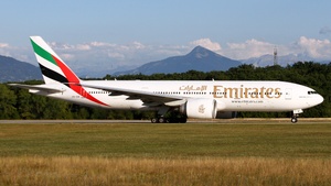 Photo of A6-EWI - Boeing 777-21H(LR) operated by Emirates