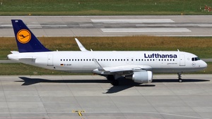 Photo of D-AIUH - Airbus A320-214 operated by Lufthansa