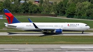 Photo of N155DL - Boeing 767-3P6(ER) operated by Delta Air Lines