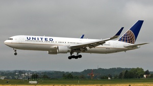 Photo of N675UA - Boeing 767-322(ER) operated by United Airlines