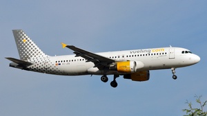 Photo of EC-JZQ - Airbus A320-214 operated by Vueling