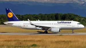 Photo of D-AIUB - Airbus A320-214 operated by Lufthansa