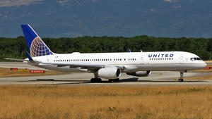 Photo of N19141 - Boeing 757-224 operated by United Airlines