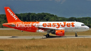 Photo of G-EJAR - Airbus A319-111 operated by easyJet