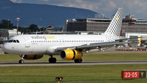Photo of EC-LRE - Airbus A320-232 operated by Vueling