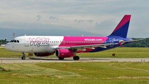 Photo of HA-LPW - Airbus A320-232 operated by Wizz Air