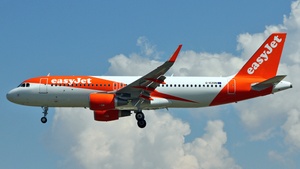 Photo of G-EZON - Airbus A320-214 operated by easyJet