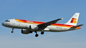 Photo of EC-LUL - Airbus A320-216 operated by Iberia