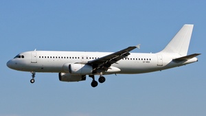 Photo of LY-VEO - Airbus A320-233 operated by Avion Express