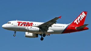 Photo of PT-MZC - Airbus A319-132 operated by TAM Linhas Aéreas