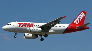Photo of PT-TMD - Airbus A319-132 operated by TAM Linhas Aéreas