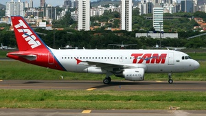 Photo of PR-MYC - Airbus A319-112 operated by TAM Linhas Aéreas