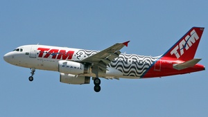 Photo of PT-TMD - Airbus A319-132 operated by TAM Linhas Aéreas