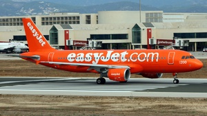 Photo of G-EZUI - Airbus A320-214 operated by easyJet