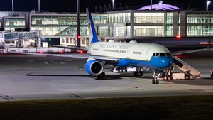 Photo of 99-0004 - Boeing C-32A operated by US Air Force