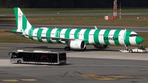 Photo of D-ANMW - Airbus A321-271NX operated by Condor