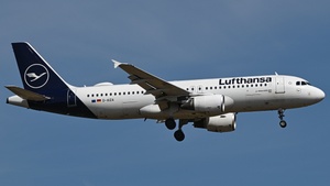 Photo of D-AIZA - Airbus A320-214 operated by Lufthansa