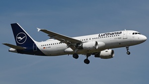 Photo of D-AIZE - Airbus A320-214 operated by Lufthansa