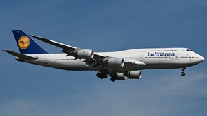 Photo of D-ABYO - Boeing 747-830 operated by Lufthansa