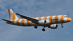 Photo of D-AICU - Airbus A320-214 operated by Condor