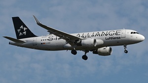Photo of D-AIUA - Airbus A320-214 operated by Lufthansa