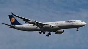 Photo of D-AIGZ - Airbus A340-313 operated by Lufthansa