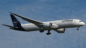 Photo of D-ABQB - Boeing 787-9 Dreamliner operated by Lufthansa