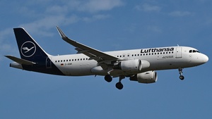 Photo of D-AIWK - Airbus A320-214 operated by Lufthansa