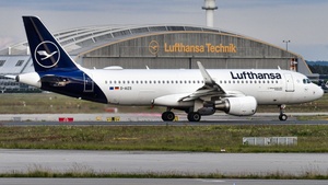 Photo of D-AIZS - Airbus A320-214 operated by Lufthansa