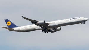 Photo of D-AIHY - Airbus A340-642 operated by Lufthansa