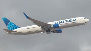 Photo of N671UA - Boeing 767-322(ER) operated by United Airlines
