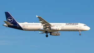 Photo of D-AIDE - Airbus A321-231 operated by Lufthansa