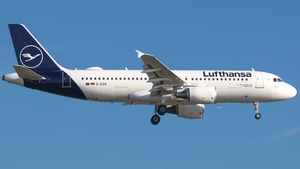 Photo of D-AIZB - Airbus A320-214 operated by Lufthansa