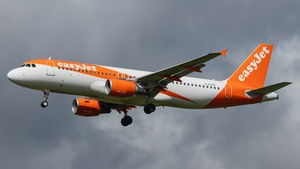 Photo of G-EZUP - Airbus A320-214 operated by easyJet
