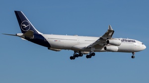 Photo of D-AIFE - Airbus A340-313 operated by Lufthansa