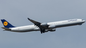 Photo of D-AIHZ - Airbus A340-642 operated by Lufthansa