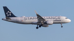Photo of D-AIUA - Airbus A320-214 operated by Lufthansa