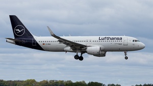 Photo of D-AIWJ - Airbus A320-214 operated by Lufthansa