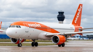 Photo of G-EZOP - Airbus A320-214 operated by easyJet