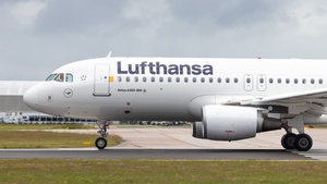 Photo of D-AIUF - Airbus A320-214 operated by Lufthansa
