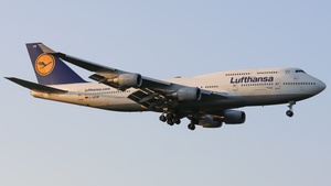 Photo of D-ABVM - Boeing 747-430 operated by Lufthansa