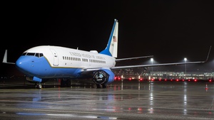 Photo of 05-0932 - Boeing C-40C operated by US Air Force