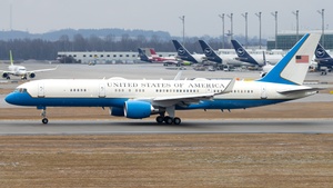 Photo of 99-0004 - Boeing C-32A operated by US Air Force