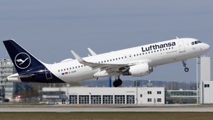 Photo of D-AIUM - Airbus A320-214 operated by Lufthansa