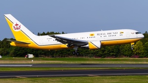 Photo with serial 25537 - Boeing 767-27G(ER)