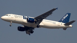 Photo of AP-BNU - Airbus A320-214 operated by Airblue