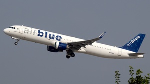 Photo of AP-BMN - Airbus A321-211 operated by Airblue