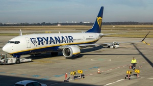 Photo of EI-IJL - Boeing 737 MAX 8-200 operated by Ryanair