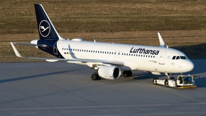 Photo of D-AIZT - Airbus A320-214 operated by Lufthansa
